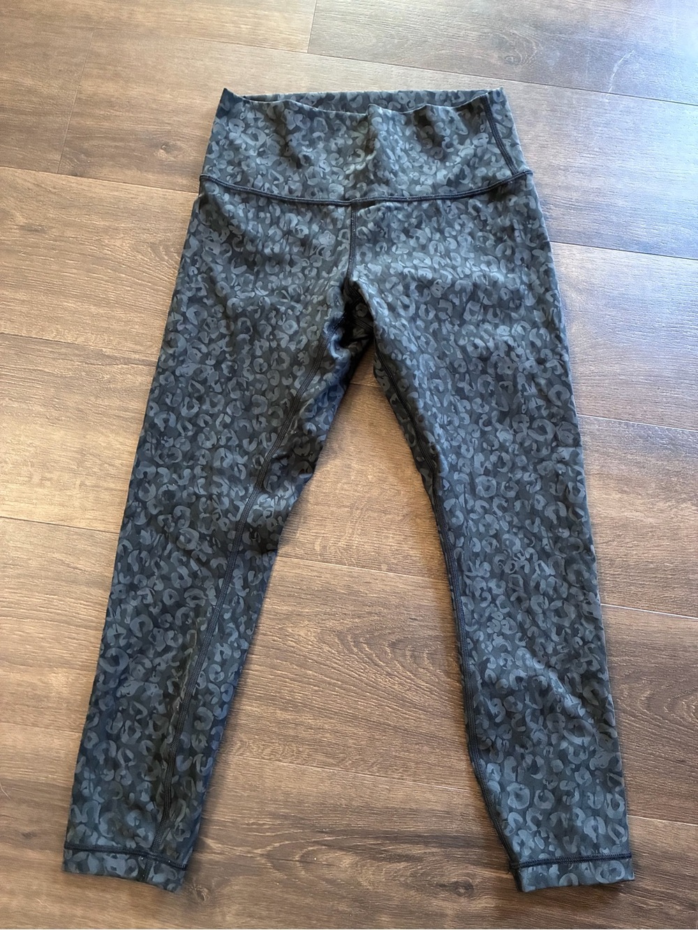 Lululemon Size 8 Black Tonal Leopard Print High Rise Leggings